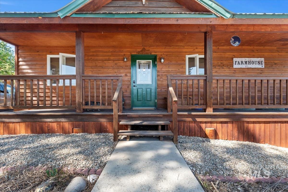 69 Scriver Bluff Rd, Garden Valley, Idaho 83622, 3 Bedrooms, 3 Bathrooms, Residential For Sale, Price $910,000,MLS 98962669