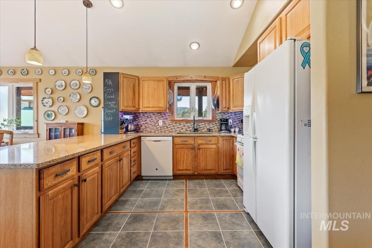 69 Scriver Bluff Rd, Garden Valley, Idaho 83622, 3 Bedrooms, 3 Bathrooms, Residential For Sale, Price $910,000,MLS 98962669