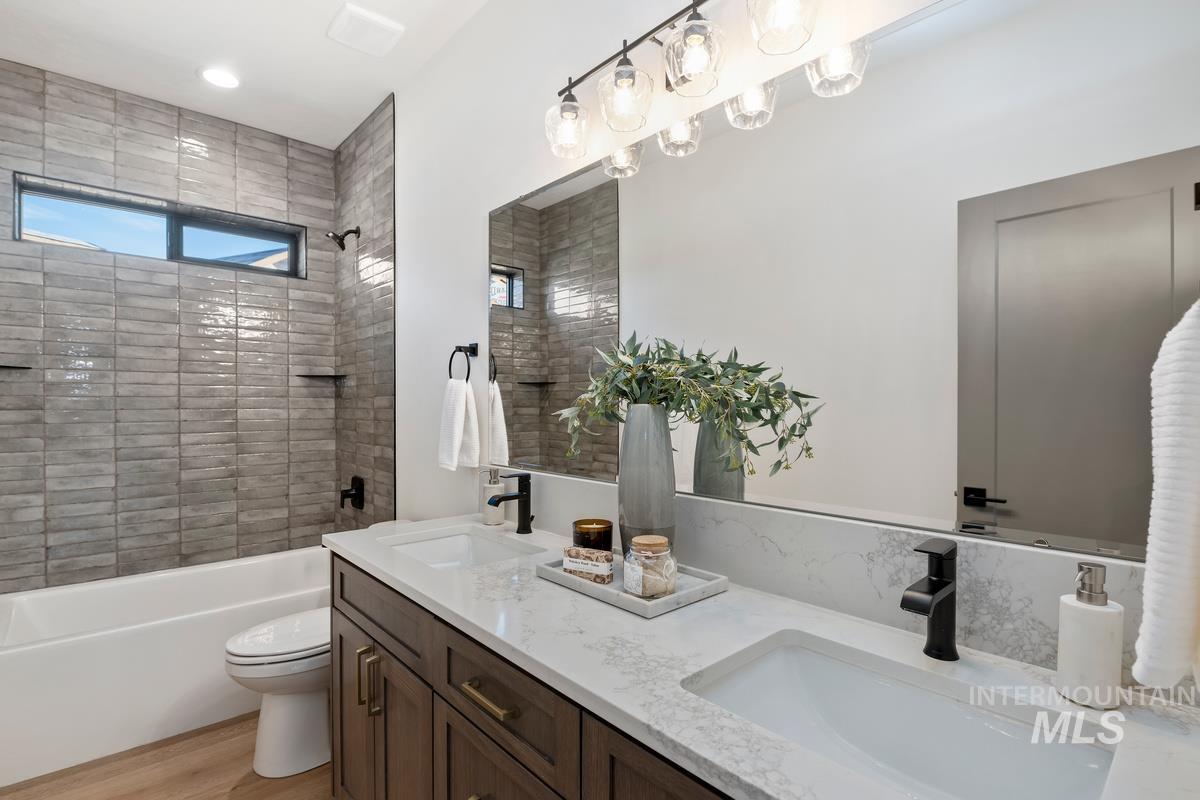 7096 E Chicken Hawk Loop, Nampa, Idaho 83686, 4 Bedrooms, 2.5 Bathrooms, Residential For Sale, Price $899,900,MLS 98962685