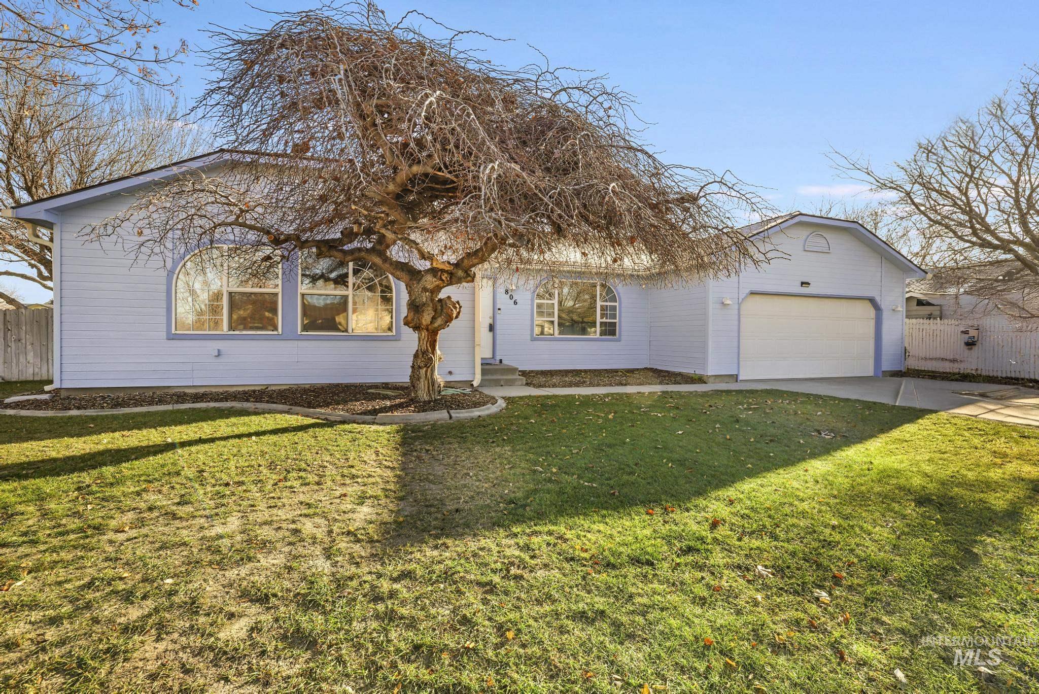 806 Hiawatha Way, Twin Falls, Idaho 83301, 4 Bedrooms, 2.5 Bathrooms, Residential For Sale, Price $375,000, 98962689