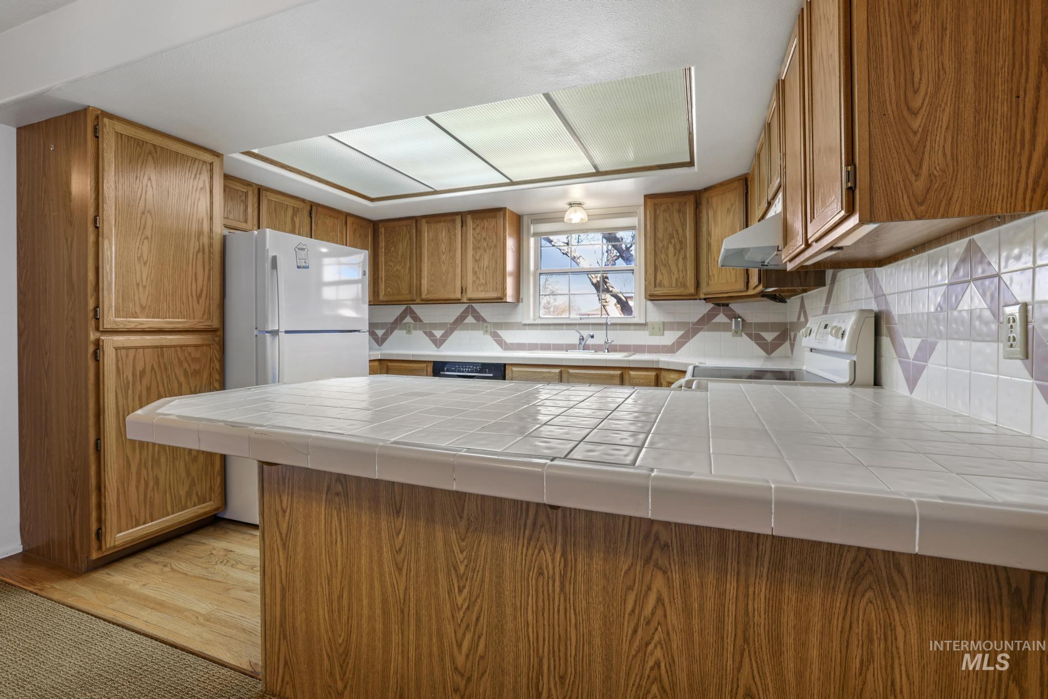 806 Hiawatha Way, Twin Falls, Idaho 83301, 4 Bedrooms, 2.5 Bathrooms, Residential For Sale, Price $375,000, 98962689