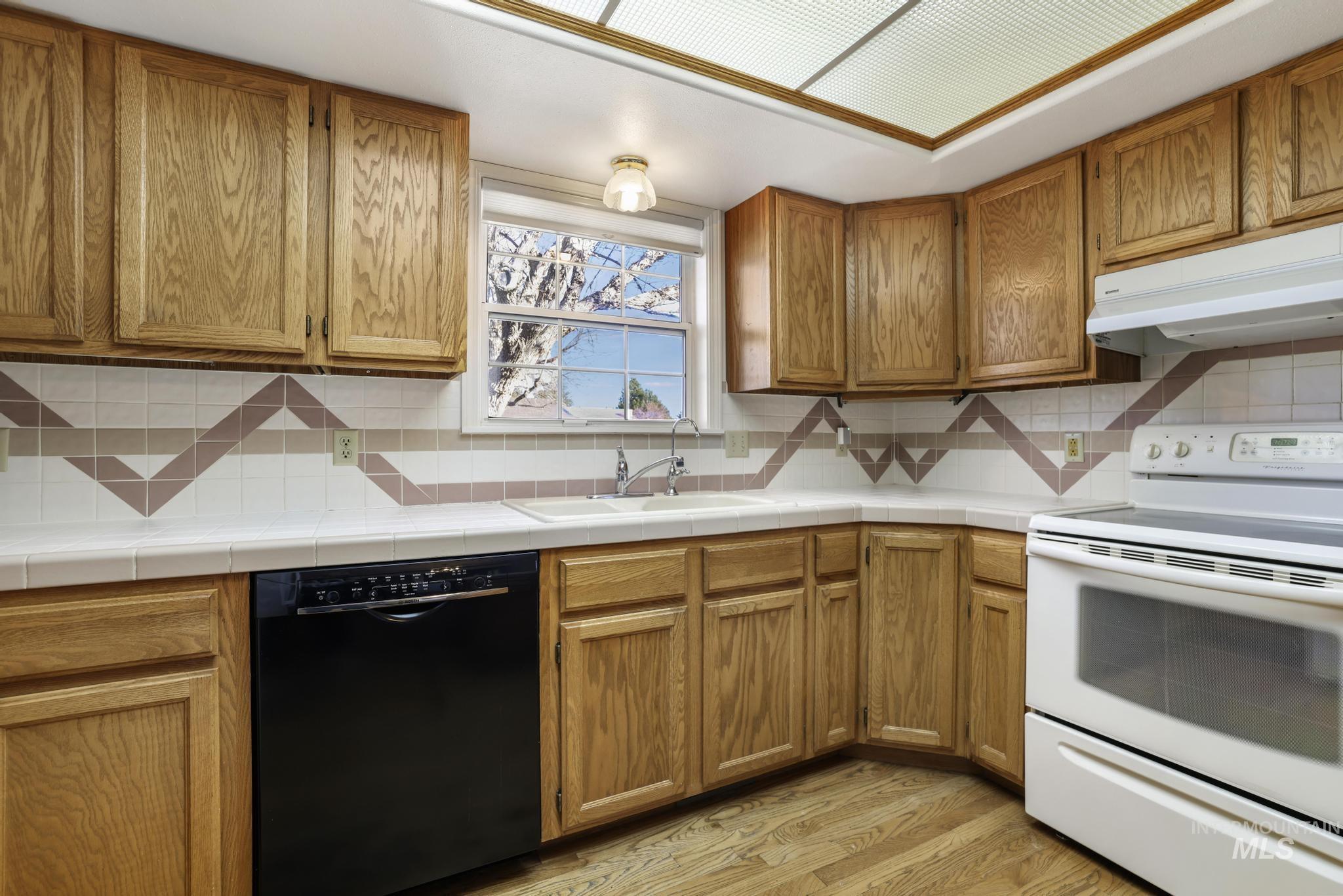 806 Hiawatha Way, Twin Falls, Idaho 83301, 4 Bedrooms, 2.5 Bathrooms, Residential For Sale, Price $375,000, 98962689