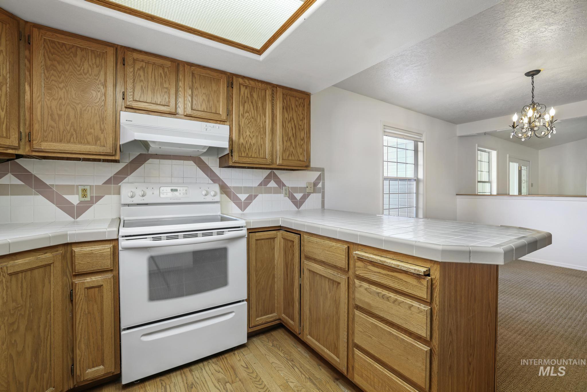 806 Hiawatha Way, Twin Falls, Idaho 83301, 4 Bedrooms, 2.5 Bathrooms, Residential For Sale, Price $375,000, 98962689