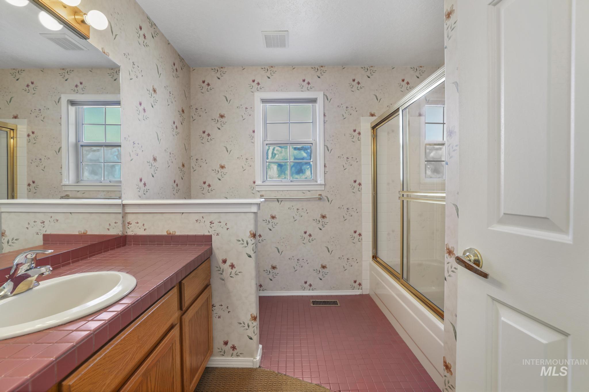 806 Hiawatha Way, Twin Falls, Idaho 83301, 4 Bedrooms, 2.5 Bathrooms, Residential For Sale, Price $375,000, 98962689