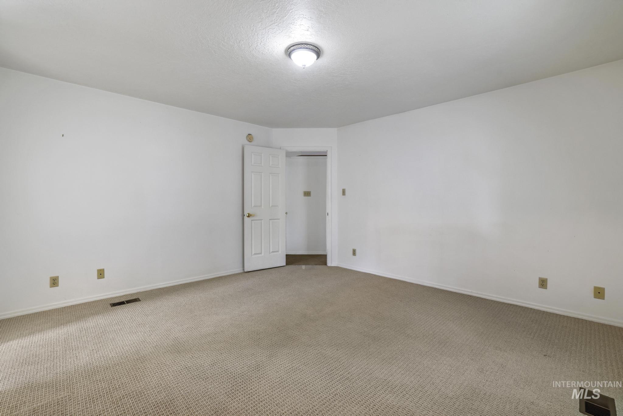 806 Hiawatha Way, Twin Falls, Idaho 83301, 4 Bedrooms, 2.5 Bathrooms, Residential For Sale, Price $375,000, 98962689