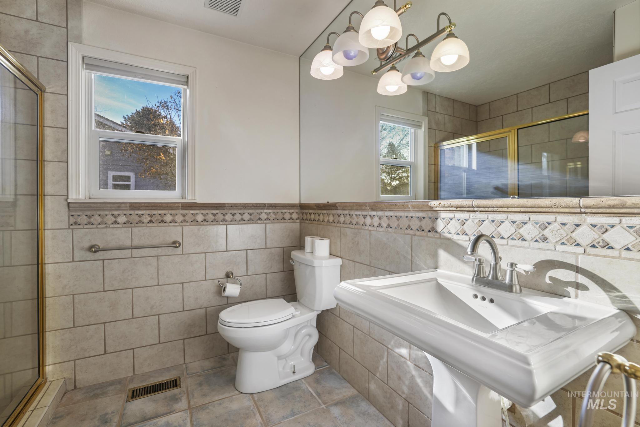 806 Hiawatha Way, Twin Falls, Idaho 83301, 4 Bedrooms, 2.5 Bathrooms, Residential For Sale, Price $375,000, 98962689