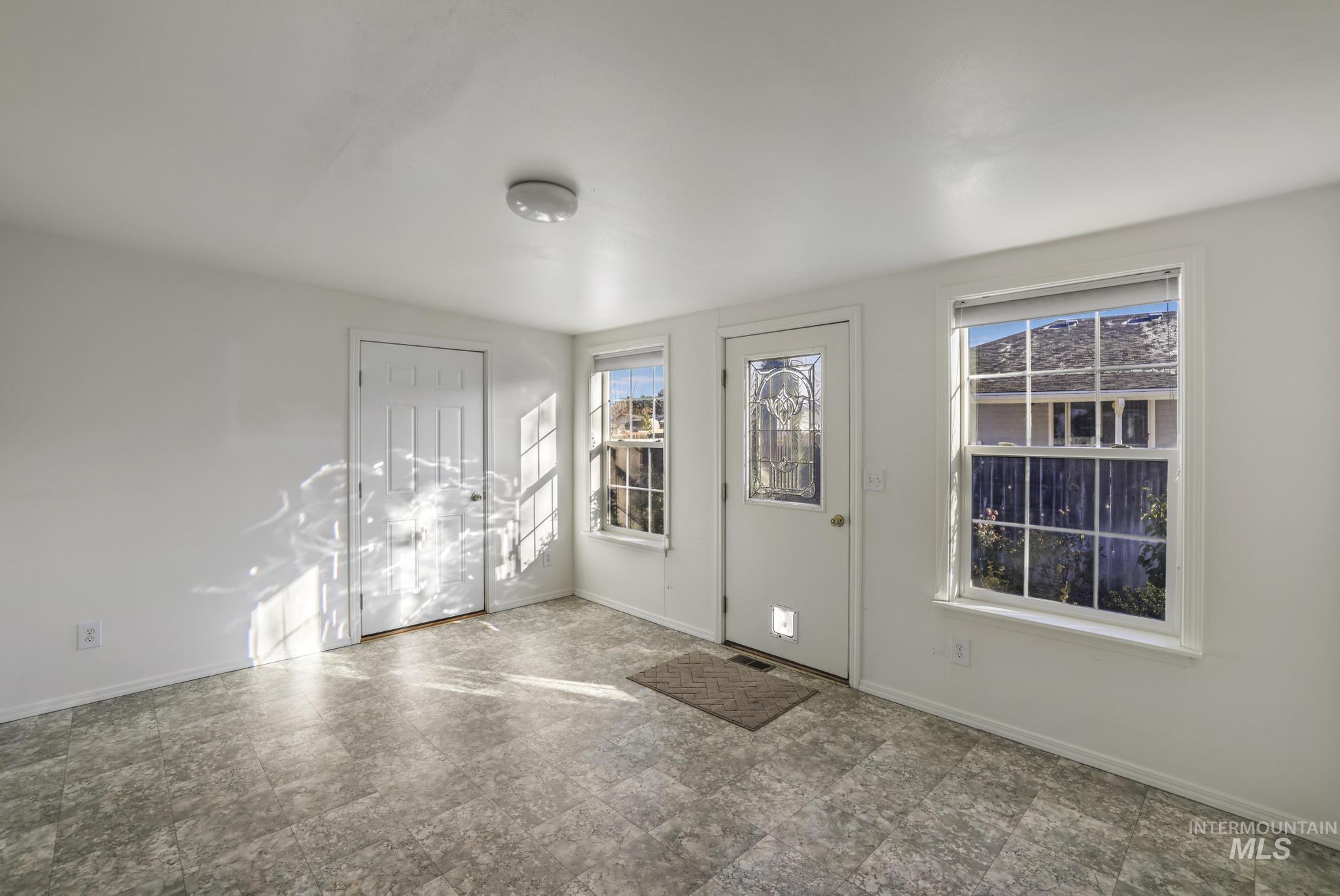 806 Hiawatha Way, Twin Falls, Idaho 83301, 4 Bedrooms, 2.5 Bathrooms, Residential For Sale, Price $375,000, 98962689