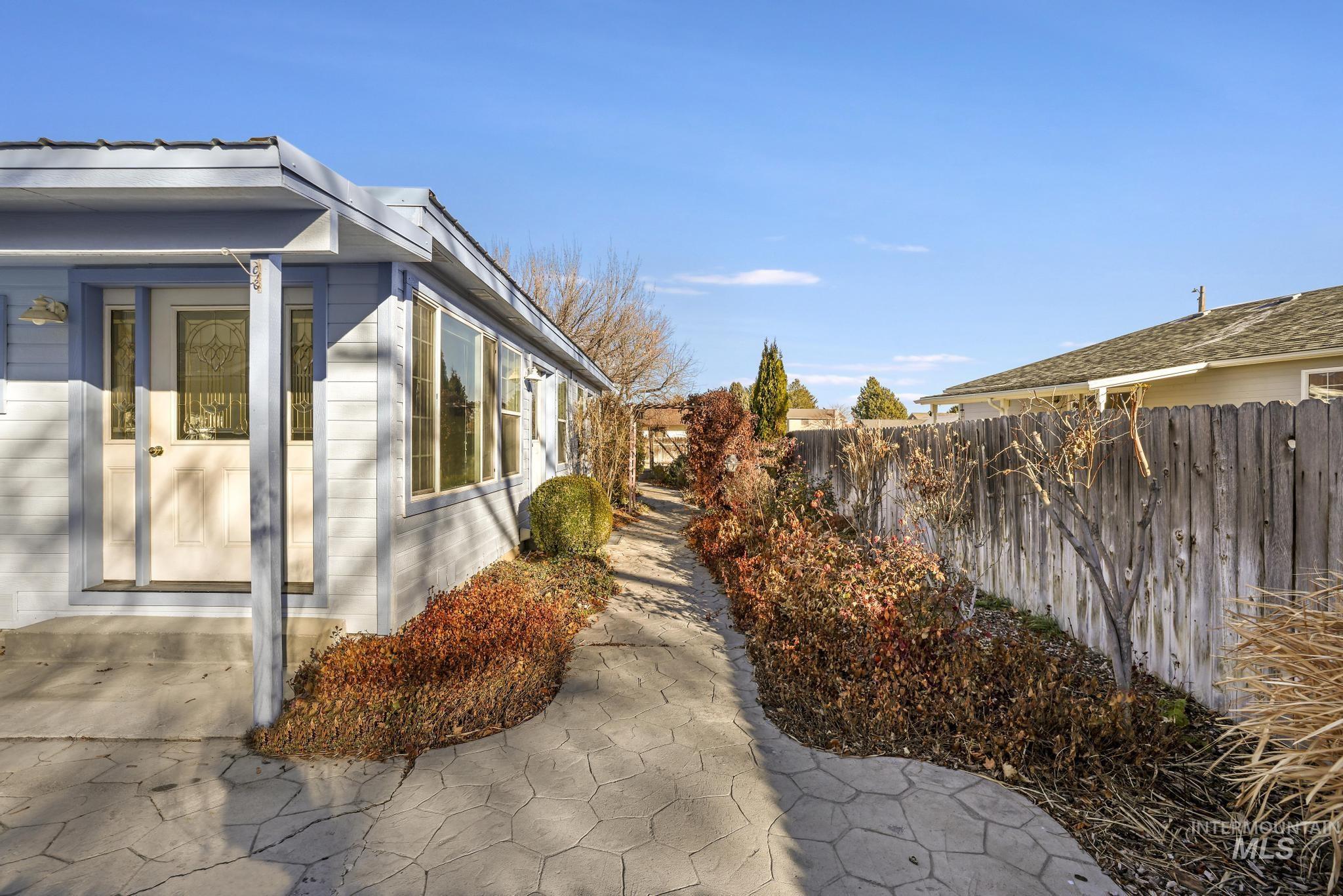 806 Hiawatha Way, Twin Falls, Idaho 83301, 4 Bedrooms, 2.5 Bathrooms, Residential For Sale, Price $375,000, 98962689