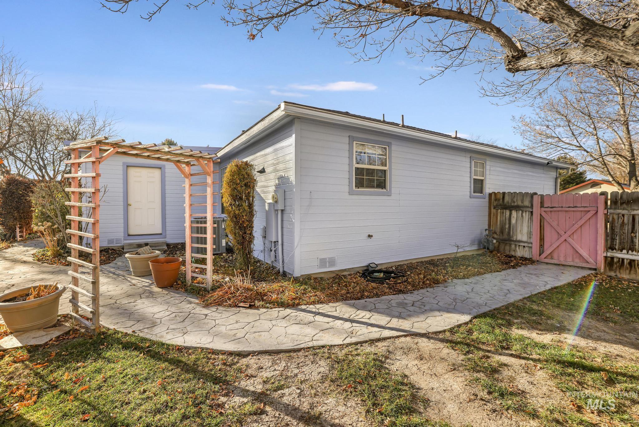 806 Hiawatha Way, Twin Falls, Idaho 83301, 4 Bedrooms, 2.5 Bathrooms, Residential For Sale, Price $375,000, 98962689