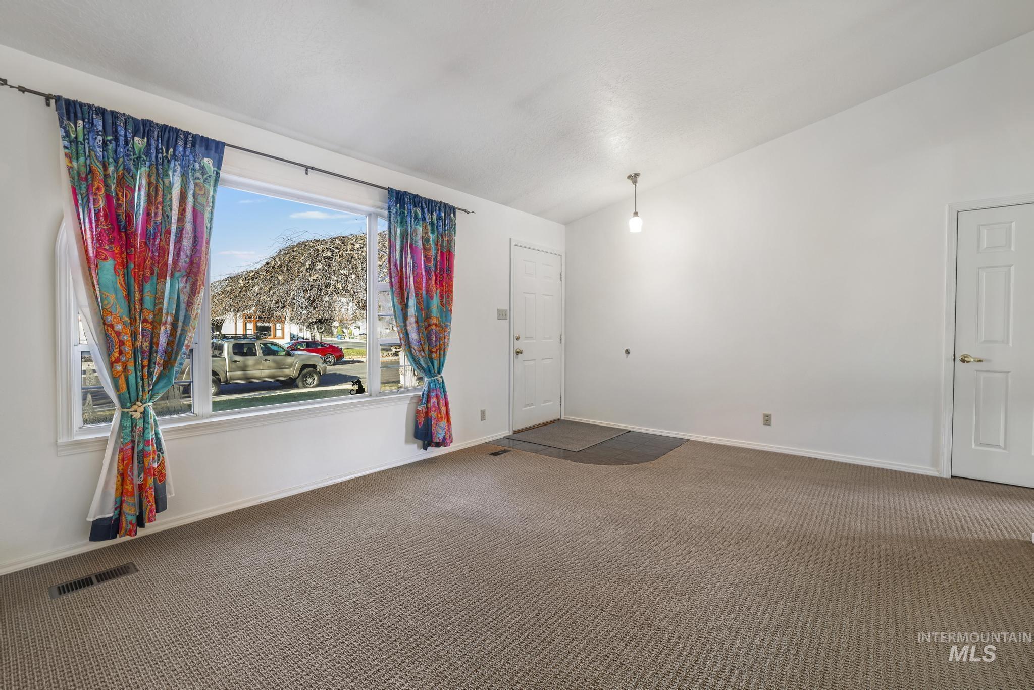 806 Hiawatha Way, Twin Falls, Idaho 83301, 4 Bedrooms, 2.5 Bathrooms, Residential For Sale, Price $375,000, 98962689