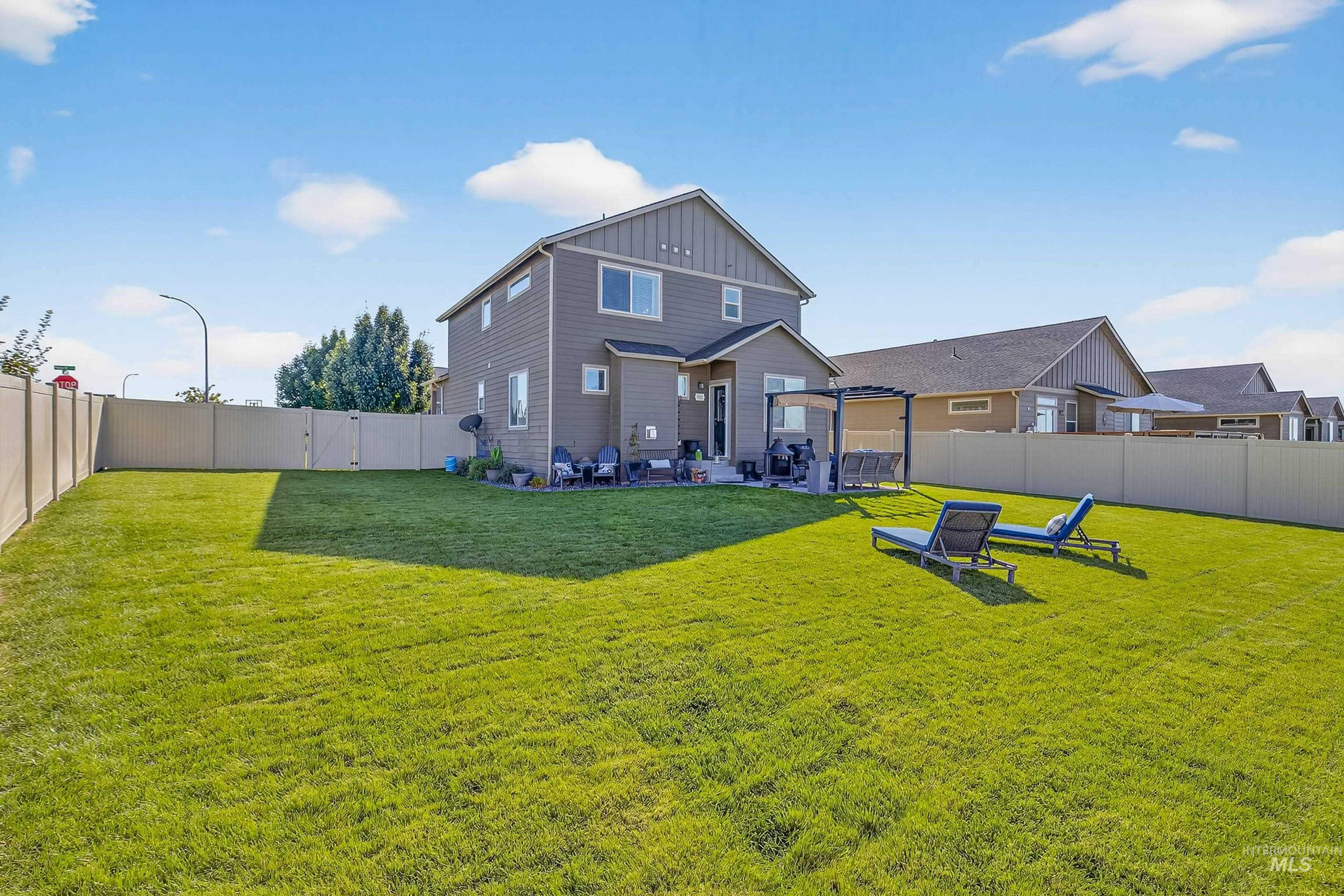 1717 Pioneer Drive, Lewiston, Idaho 83501, 3 Bedrooms, 3 Bathrooms, Residential For Sale, Price $475,000,MLS 98962693