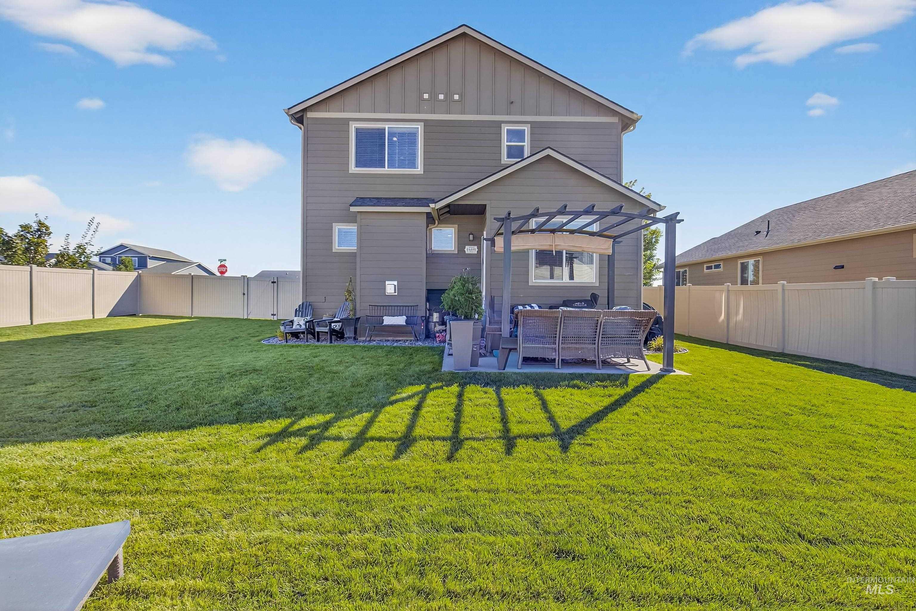 1717 Pioneer Drive, Lewiston, Idaho 83501, 3 Bedrooms, 3 Bathrooms, Residential For Sale, Price $475,000,MLS 98962693