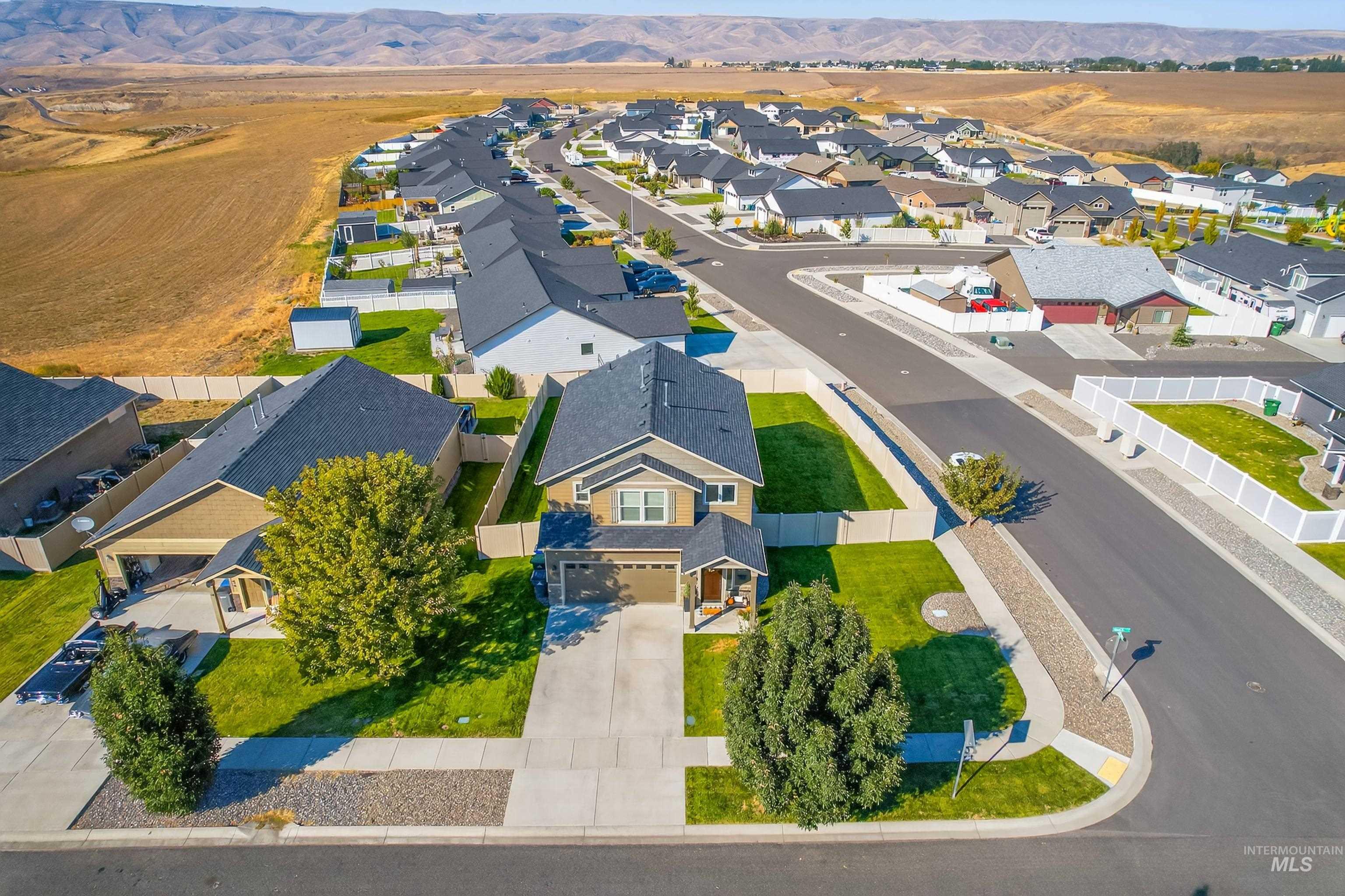 1717 Pioneer Drive, Lewiston, Idaho 83501, 3 Bedrooms, 3 Bathrooms, Residential For Sale, Price $475,000,MLS 98962693