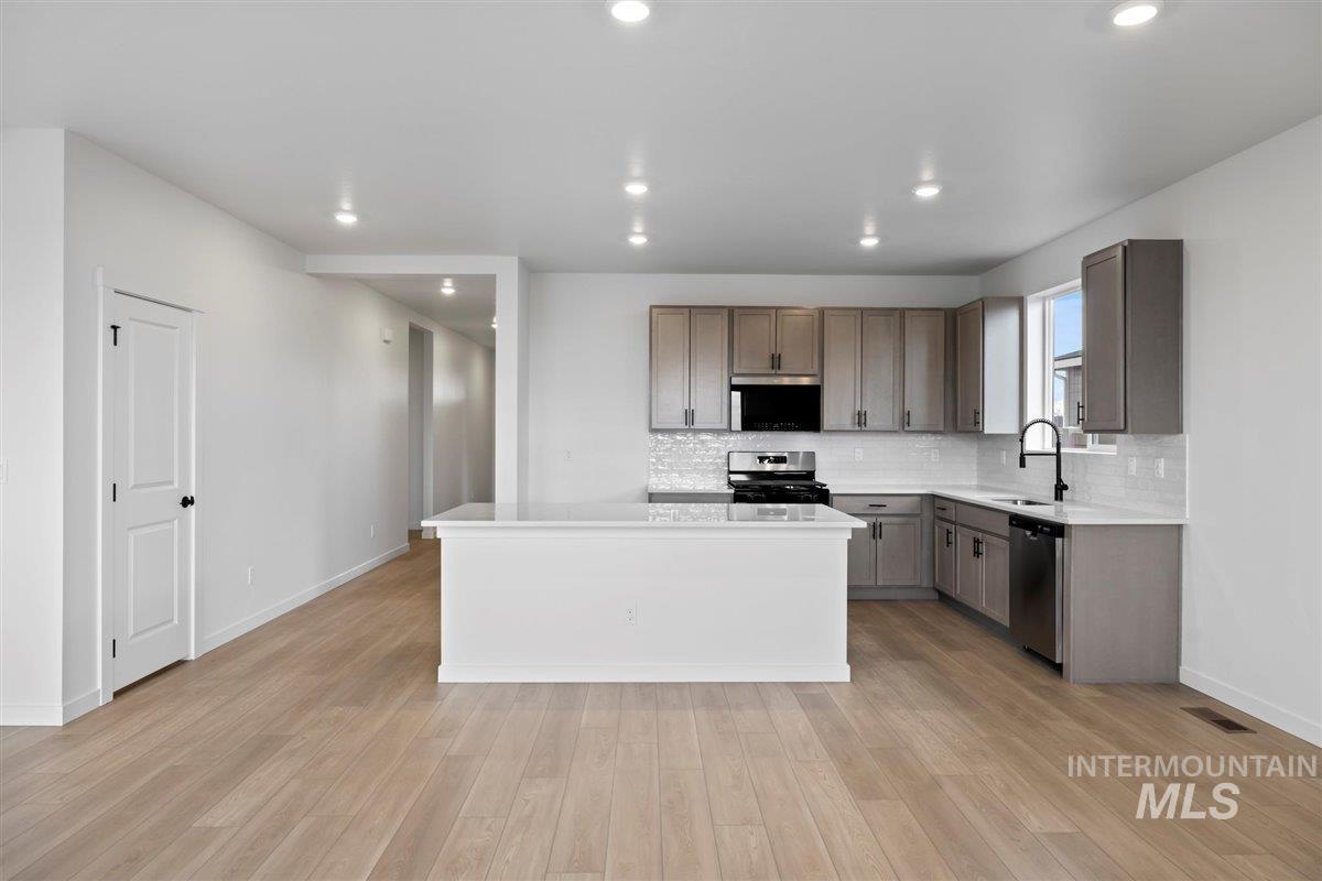 20663 Krantze Ave, Caldwell, Idaho 83605, 4 Bedrooms, 2 Bathrooms, Residential For Sale, Price $408,878,MLS 98962727