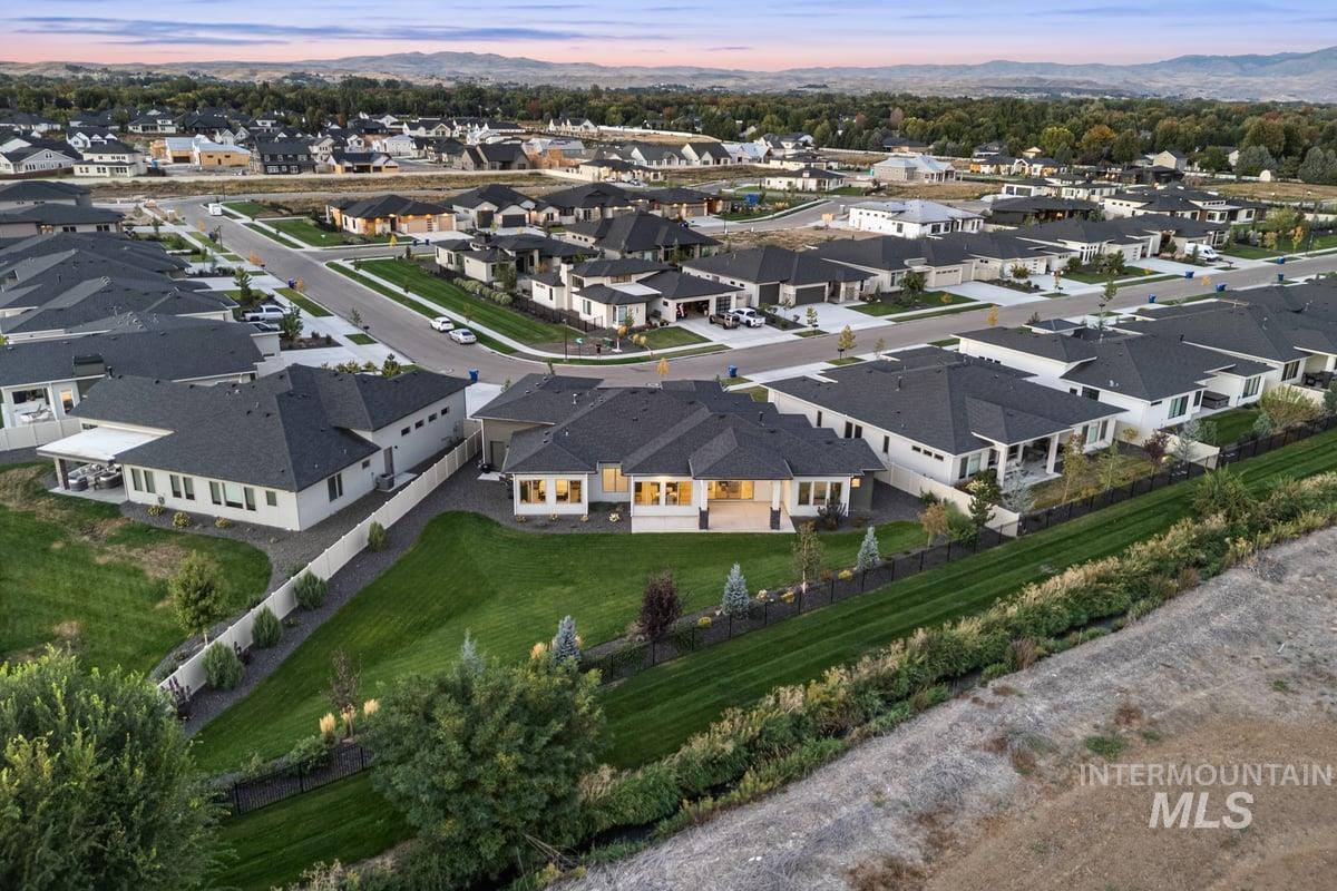 3527 W Cardon St., Eagle, Idaho 83616, 4 Bedrooms, 3.5 Bathrooms, Residential For Sale, Price $1,114,000,MLS 98962744