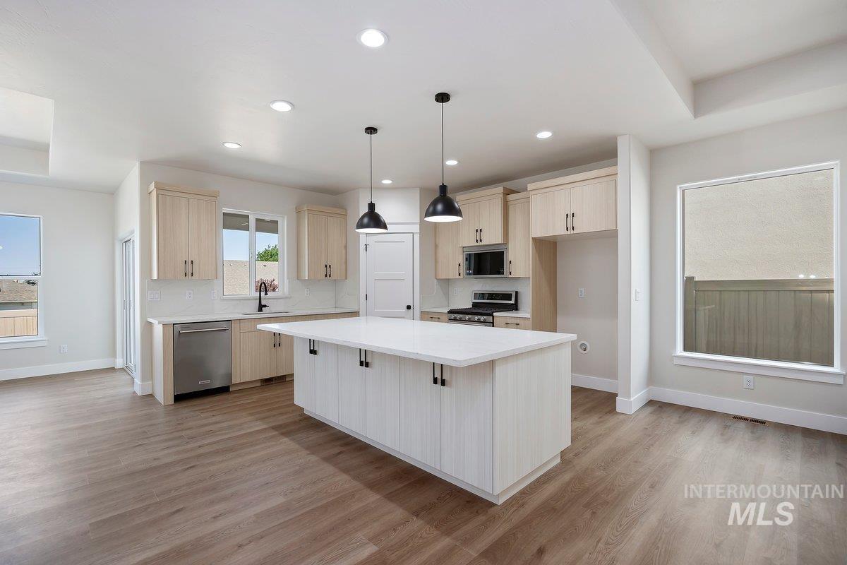 523 Canyon Falls Dr., Twin Falls, Idaho 83301, 3 Bedrooms, 2.5 Bathrooms, Residential For Sale, Price $545,000, 98962761