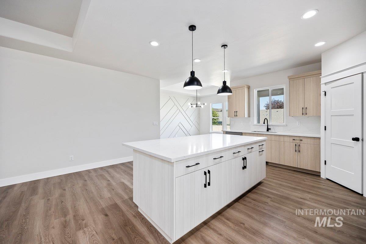 523 Canyon Falls Dr., Twin Falls, Idaho 83301, 3 Bedrooms, 2.5 Bathrooms, Residential For Sale, Price $545,000, 98962761