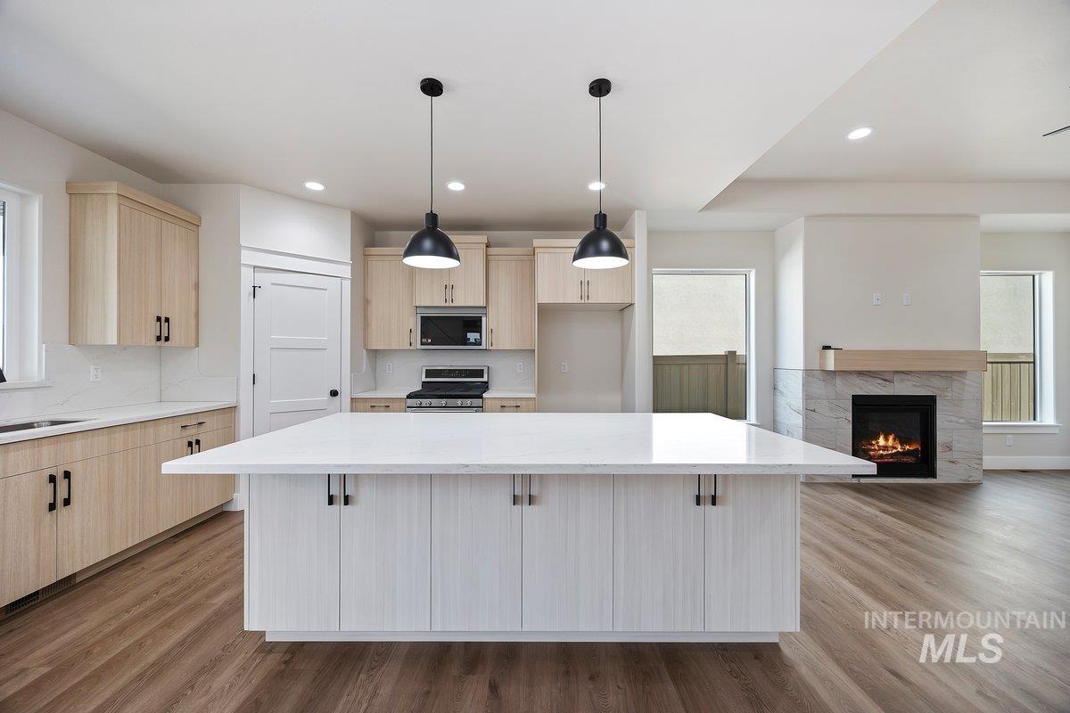 523 Canyon Falls Dr., Twin Falls, Idaho 83301, 3 Bedrooms, 2.5 Bathrooms, Residential For Sale, Price $545,000, 98962761