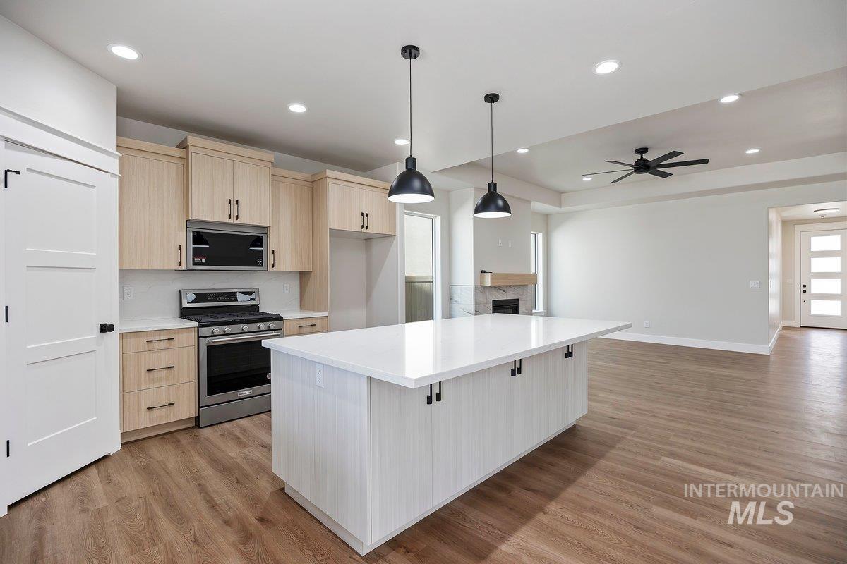 523 Canyon Falls Dr., Twin Falls, Idaho 83301, 3 Bedrooms, 2.5 Bathrooms, Residential For Sale, Price $545,000, 98962761