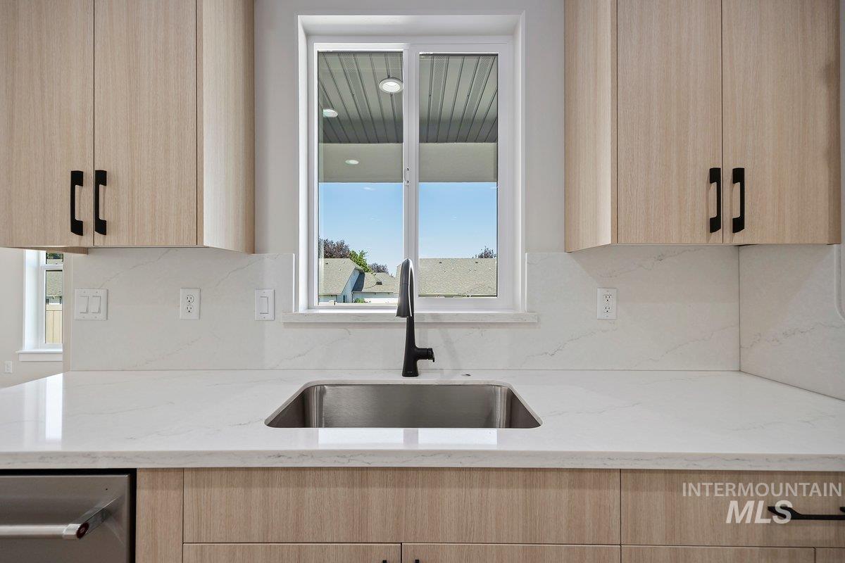 523 Canyon Falls Dr., Twin Falls, Idaho 83301, 3 Bedrooms, 2.5 Bathrooms, Residential For Sale, Price $545,000, 98962761