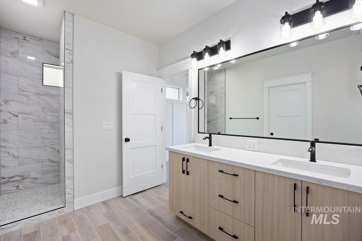 523 Canyon Falls Dr., Twin Falls, Idaho 83301, 3 Bedrooms, 2.5 Bathrooms, Residential For Sale, Price $545,000, 98962761