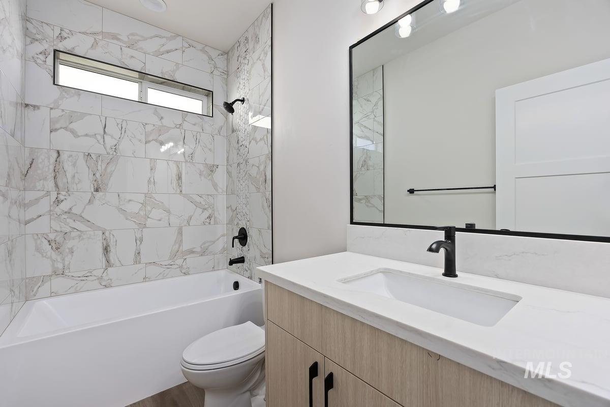 523 Canyon Falls Dr., Twin Falls, Idaho 83301, 3 Bedrooms, 2.5 Bathrooms, Residential For Sale, Price $545,000, 98962761