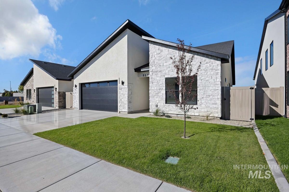 523 Canyon Falls Dr., Twin Falls, Idaho 83301, 3 Bedrooms, 2.5 Bathrooms, Residential For Sale, Price $545,000, 98962761