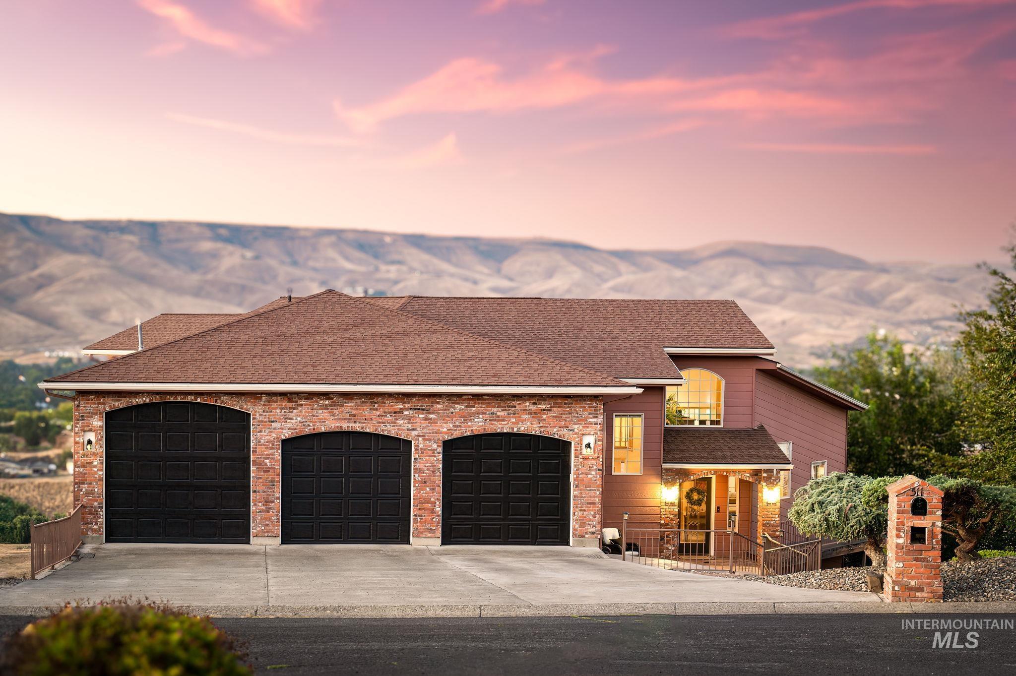 511 Crestline Circle Crt, Lewiston, Idaho 83501, 4 Bedrooms, 3.5 Bathrooms, Residential For Sale, Price $655,000,MLS 98962777