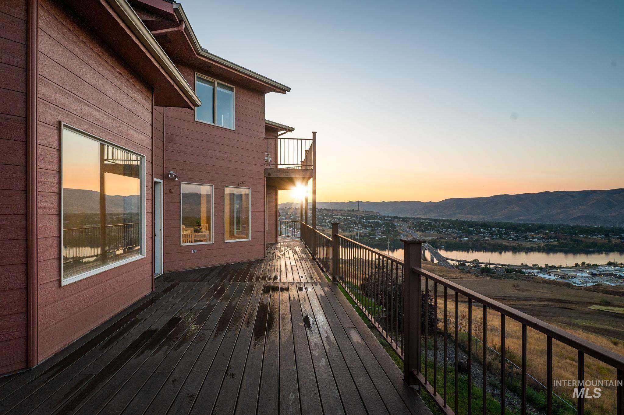 511 Crestline Circle Crt, Lewiston, Idaho 83501, 4 Bedrooms, 3.5 Bathrooms, Residential For Sale, Price $655,000,MLS 98962777