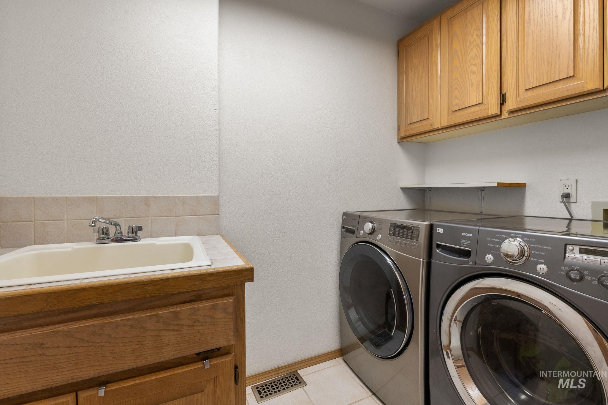 511 Crestline Circle Crt, Lewiston, Idaho 83501, 4 Bedrooms, 3.5 Bathrooms, Residential For Sale, Price $655,000,MLS 98962777