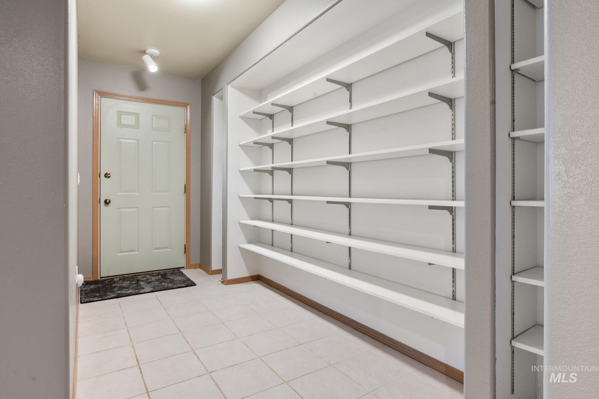 511 Crestline Circle Crt, Lewiston, Idaho 83501, 4 Bedrooms, 3.5 Bathrooms, Residential For Sale, Price $655,000,MLS 98962777