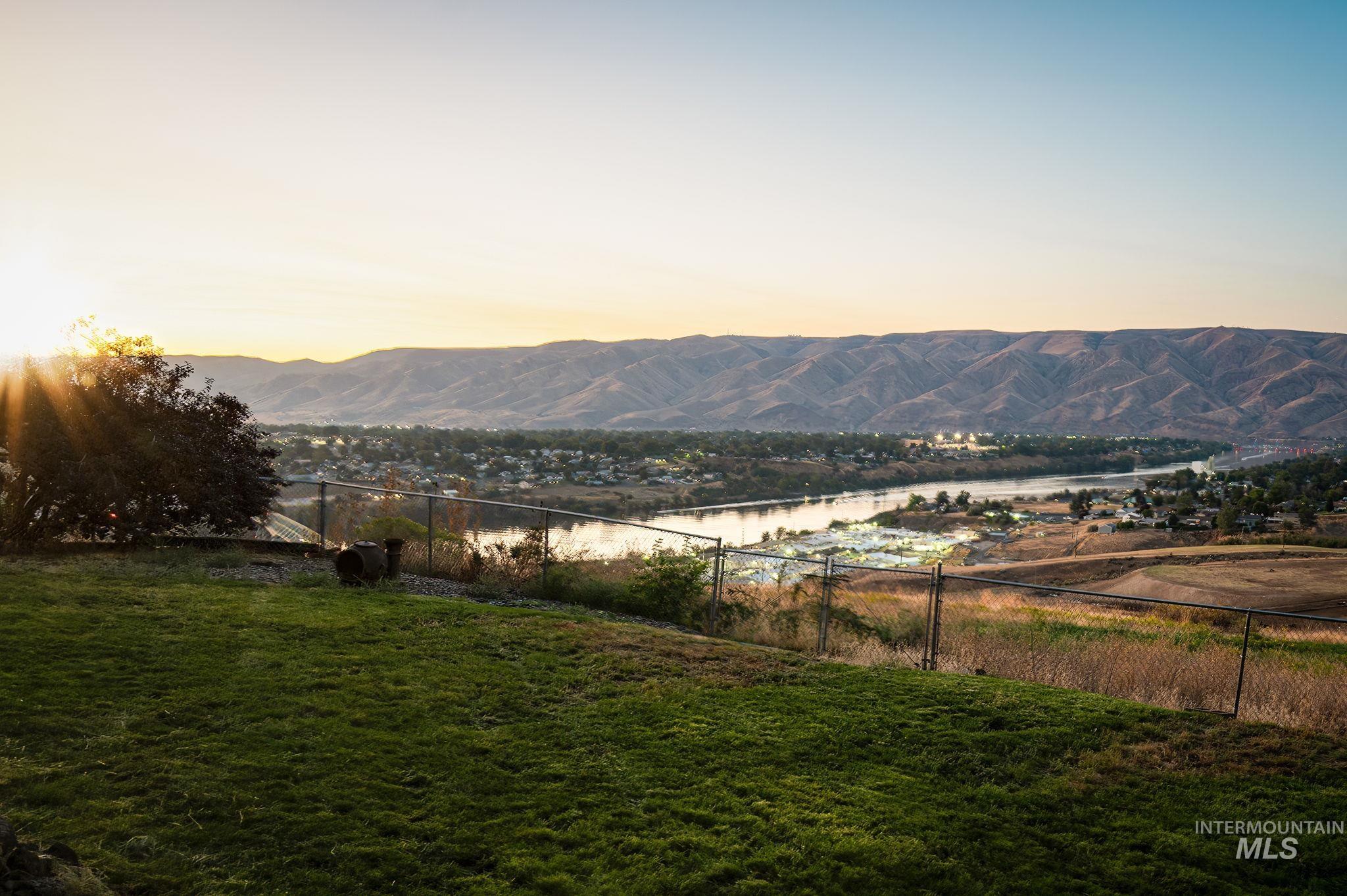 511 Crestline Circle Crt, Lewiston, Idaho 83501, 4 Bedrooms, 3.5 Bathrooms, Residential For Sale, Price $655,000,MLS 98962777