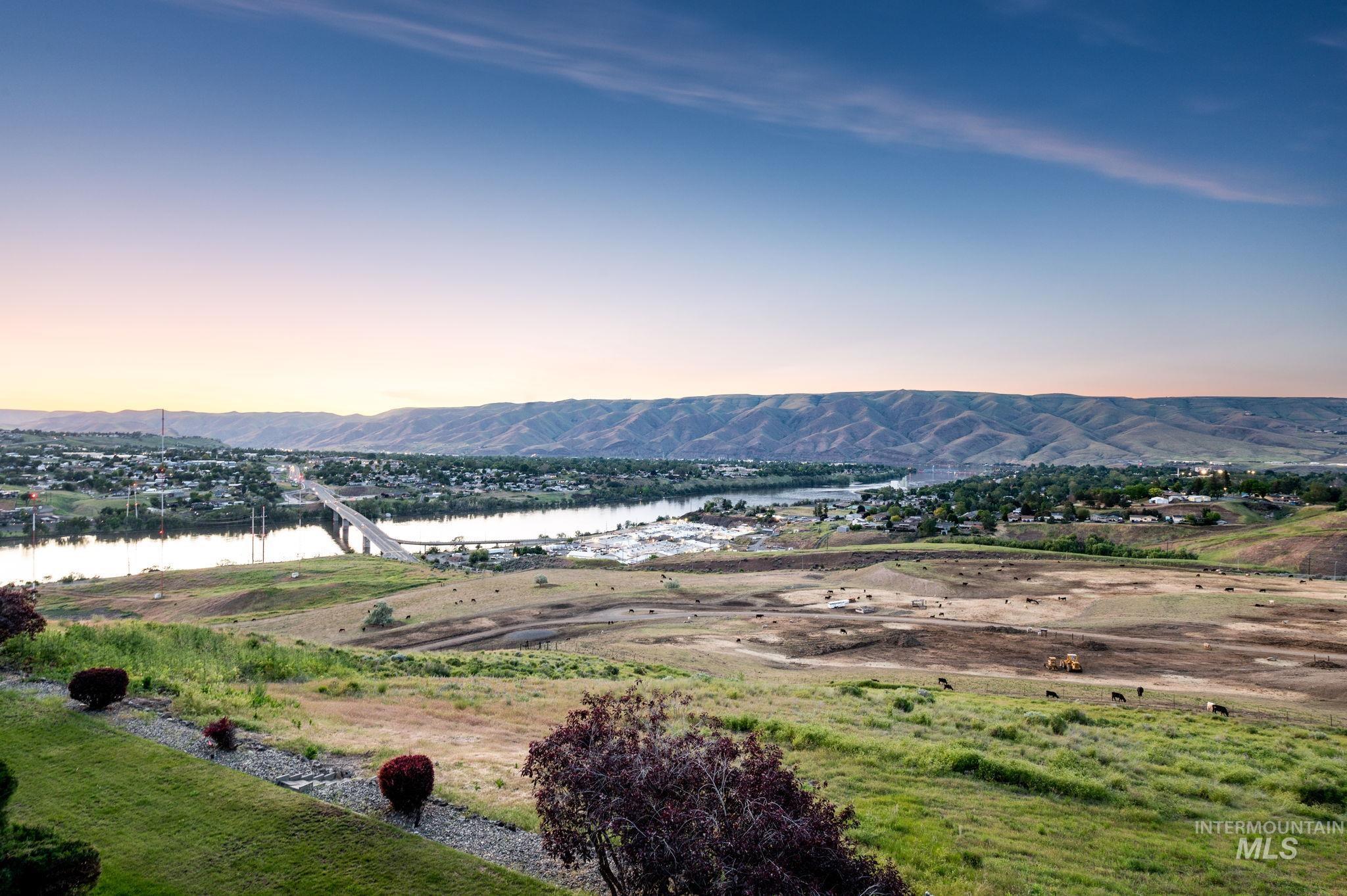 511 Crestline Circle Crt, Lewiston, Idaho 83501, 4 Bedrooms, 3.5 Bathrooms, Residential For Sale, Price $655,000,MLS 98962777