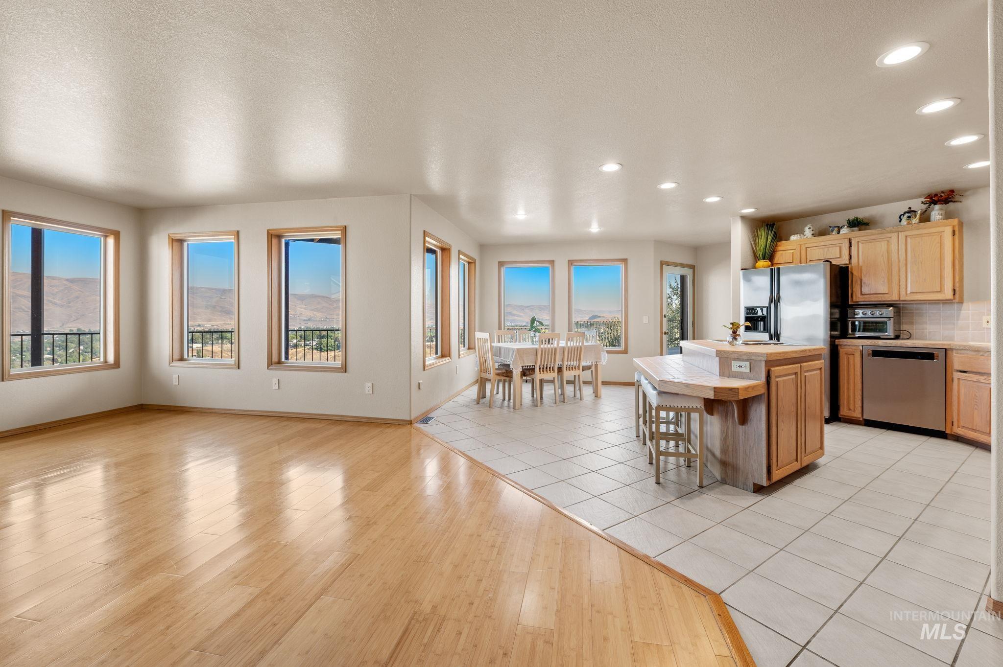 511 Crestline Circle Crt, Lewiston, Idaho 83501, 4 Bedrooms, 3.5 Bathrooms, Residential For Sale, Price $655,000,MLS 98962777