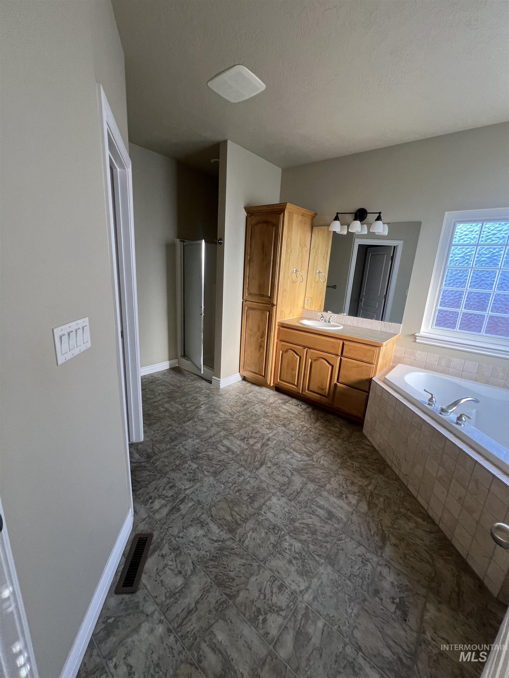 1442 Stonecrest Court, Twin Falls, Idaho 83301, 4 Bedrooms, 3 Bathrooms, Residential For Sale, Price $524,900,MLS 98962821