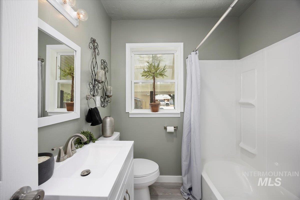 235 Washington St N, Twin Falls, Idaho 83301, 4 Bedrooms, 2 Bathrooms, Residential For Sale, Price $435,000,MLS 98962862