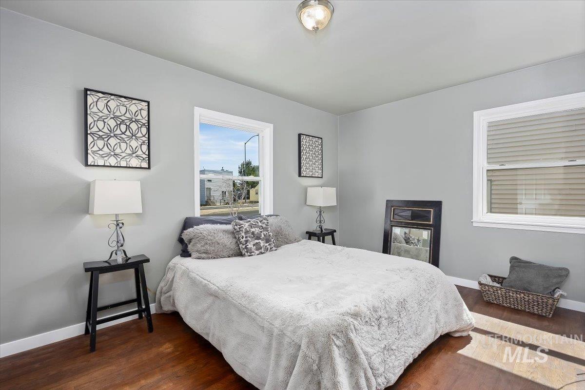 235 Washington St N, Twin Falls, Idaho 83301, 4 Bedrooms, 2 Bathrooms, Residential For Sale, Price $435,000,MLS 98962862