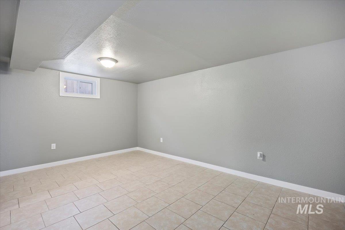 235 Washington St N, Twin Falls, Idaho 83301, 4 Bedrooms, 2 Bathrooms, Residential For Sale, Price $435,000,MLS 98962862