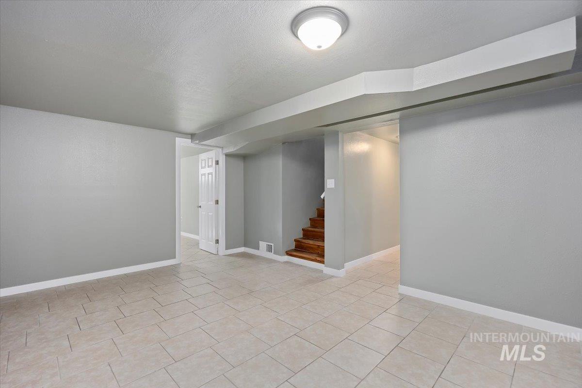 235 Washington St N, Twin Falls, Idaho 83301, 4 Bedrooms, 2 Bathrooms, Residential For Sale, Price $435,000,MLS 98962862