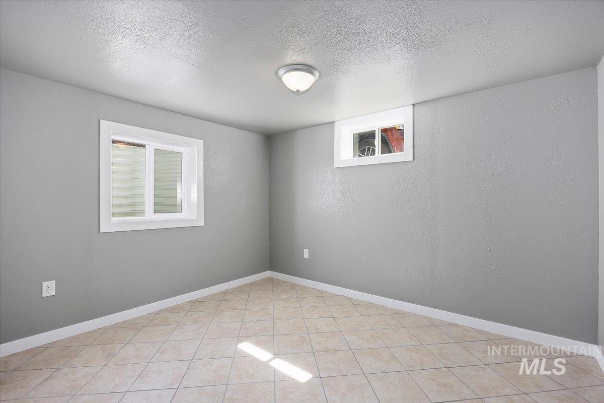 235 Washington St N, Twin Falls, Idaho 83301, 4 Bedrooms, 2 Bathrooms, Residential For Sale, Price $435,000,MLS 98962862