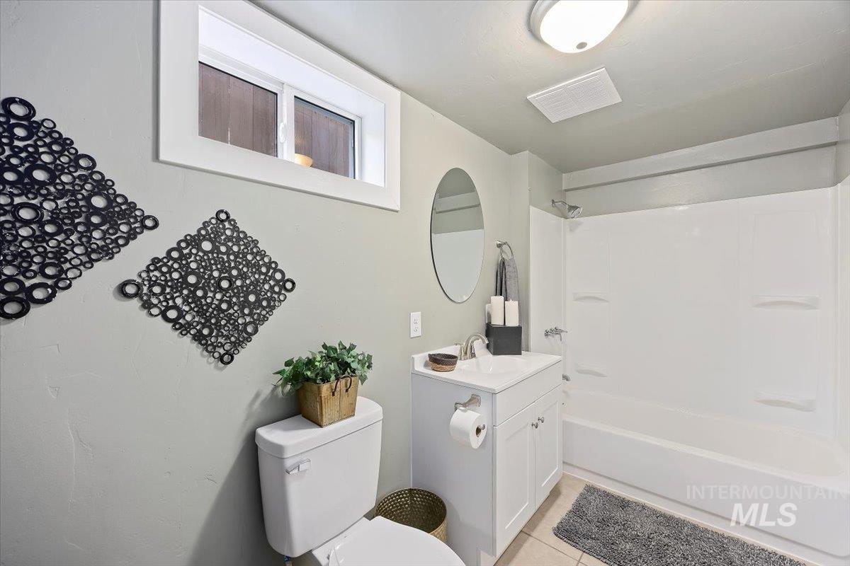 235 Washington St N, Twin Falls, Idaho 83301, 4 Bedrooms, 2 Bathrooms, Residential For Sale, Price $435,000,MLS 98962862