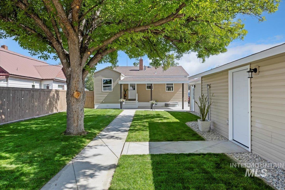 235 Washington St N, Twin Falls, Idaho 83301, 4 Bedrooms, 2 Bathrooms, Residential For Sale, Price $435,000,MLS 98962862