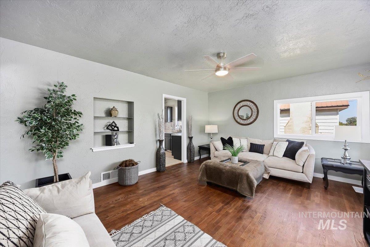 235 Washington St N, Twin Falls, Idaho 83301, 4 Bedrooms, 2 Bathrooms, Residential For Sale, Price $435,000,MLS 98962862