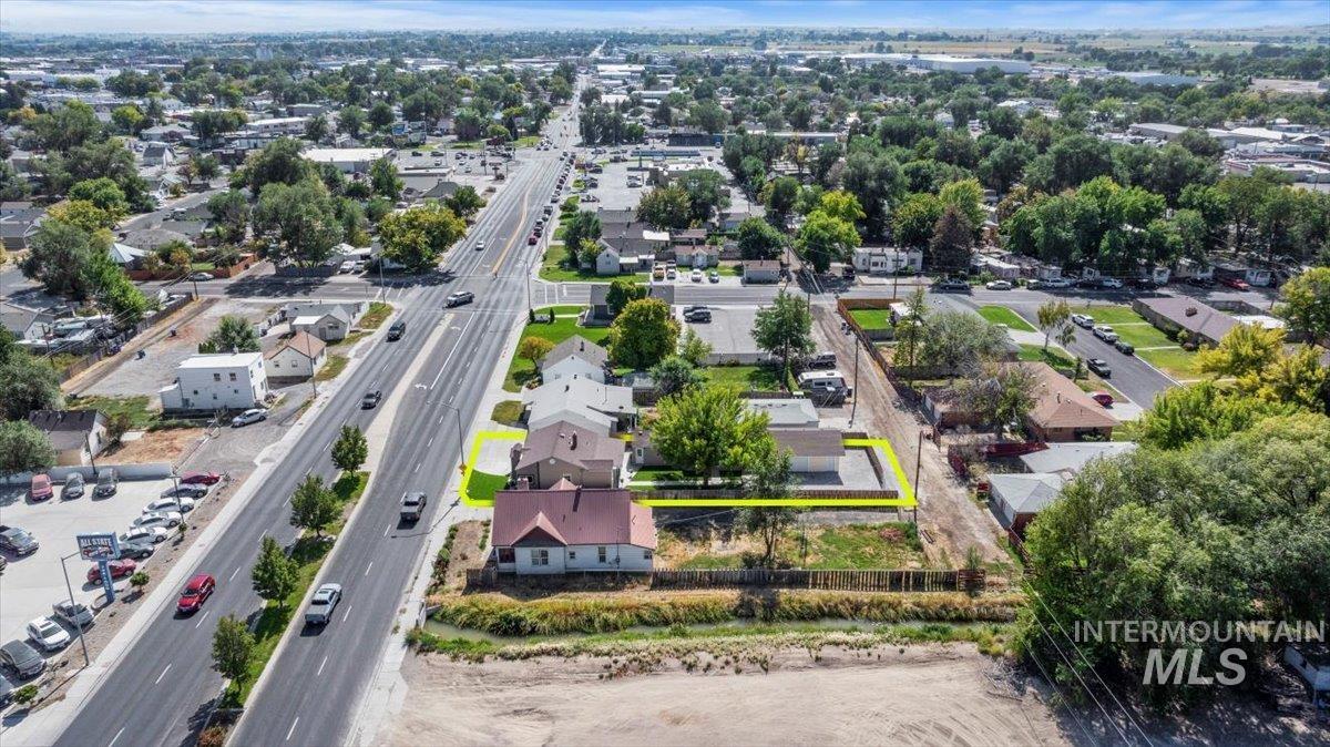 235 Washington St N, Twin Falls, Idaho 83301, 4 Bedrooms, 2 Bathrooms, Residential For Sale, Price $435,000,MLS 98962862