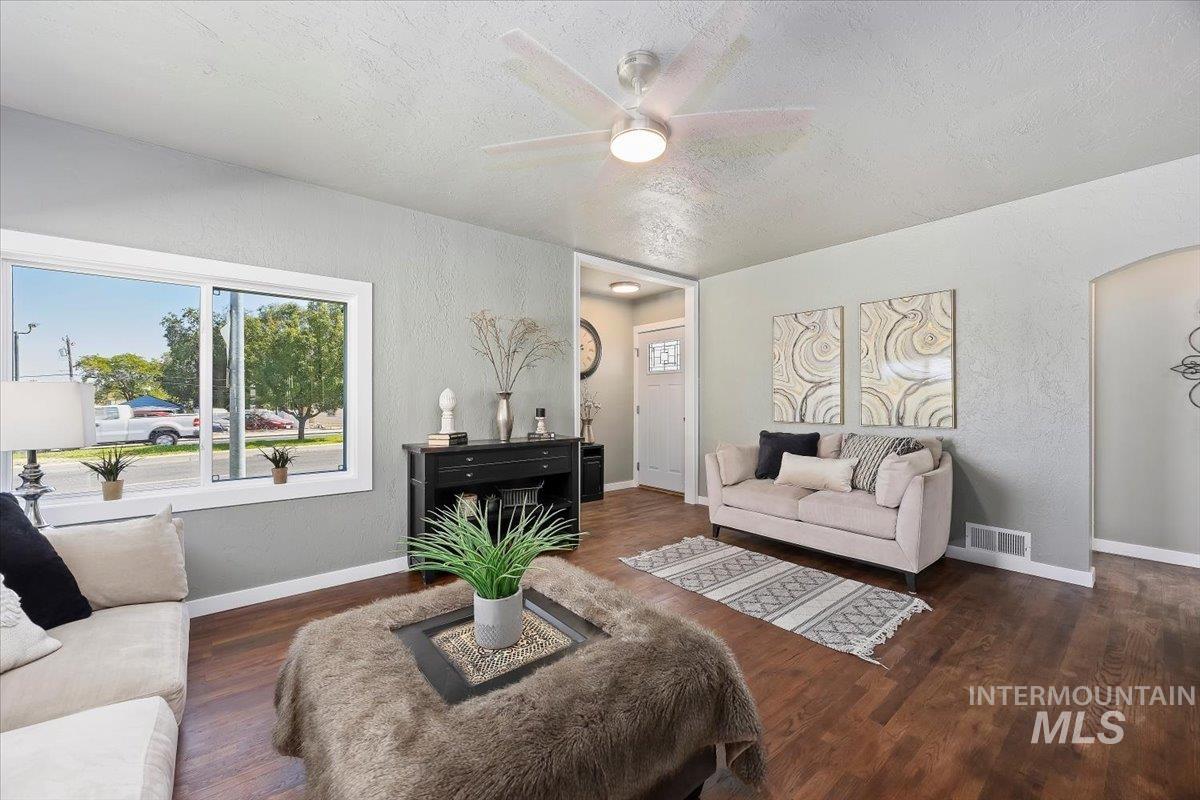 235 Washington St N, Twin Falls, Idaho 83301, 4 Bedrooms, 2 Bathrooms, Residential For Sale, Price $435,000,MLS 98962862