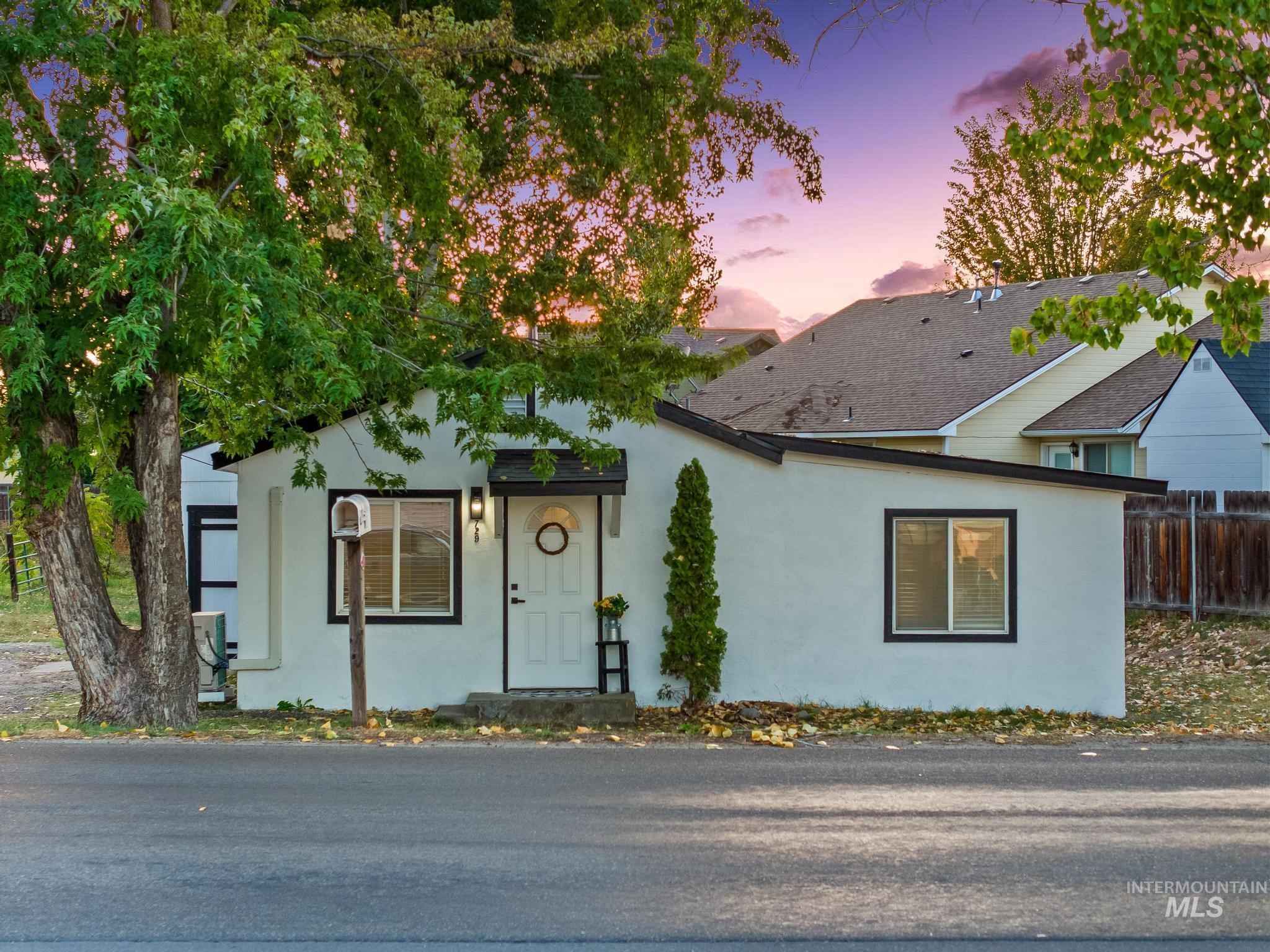 729 S Mill Rd, Emmett, Idaho 83617, 2 Bedrooms, 1 Bathroom, Residential For Sale, Price $285,000,MLS 98962889