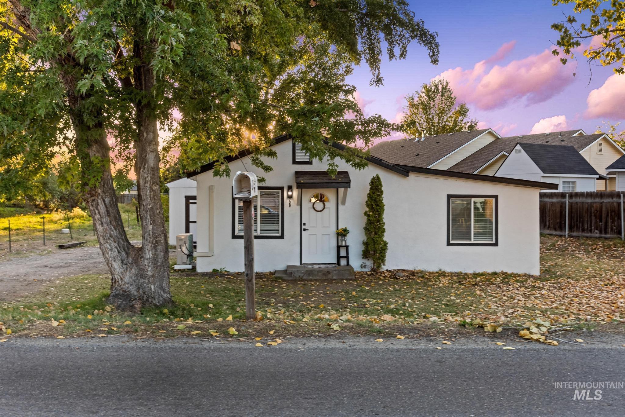 729 S Mill Rd, Emmett, Idaho 83617, 2 Bedrooms, 1 Bathroom, Residential For Sale, Price $285,000,MLS 98962889
