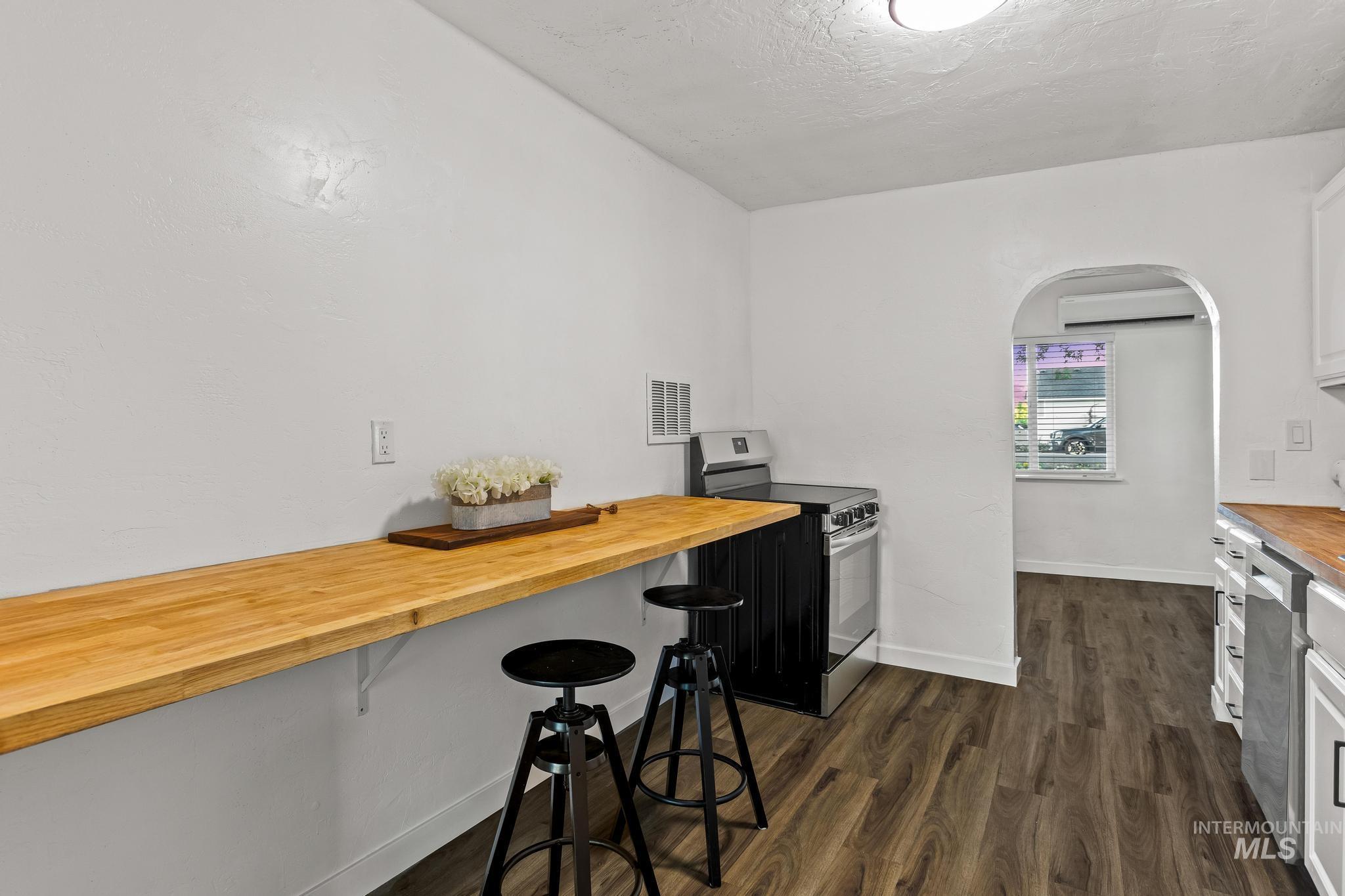 729 S Mill Rd, Emmett, Idaho 83617, 2 Bedrooms, 1 Bathroom, Residential For Sale, Price $285,000,MLS 98962889