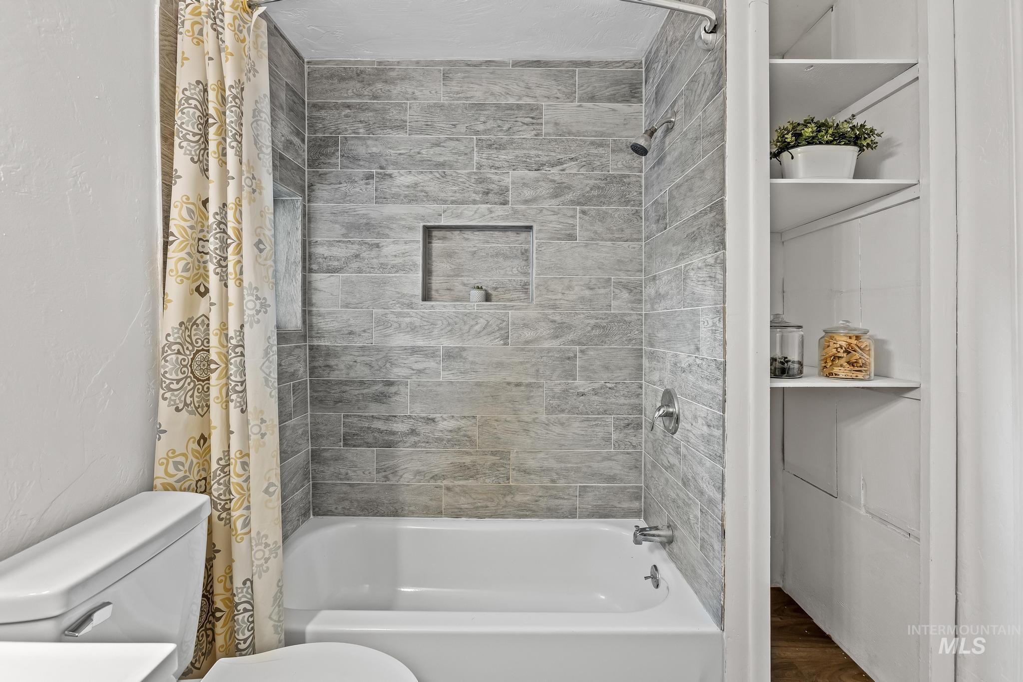 729 S Mill Rd, Emmett, Idaho 83617, 2 Bedrooms, 1 Bathroom, Residential For Sale, Price $285,000,MLS 98962889