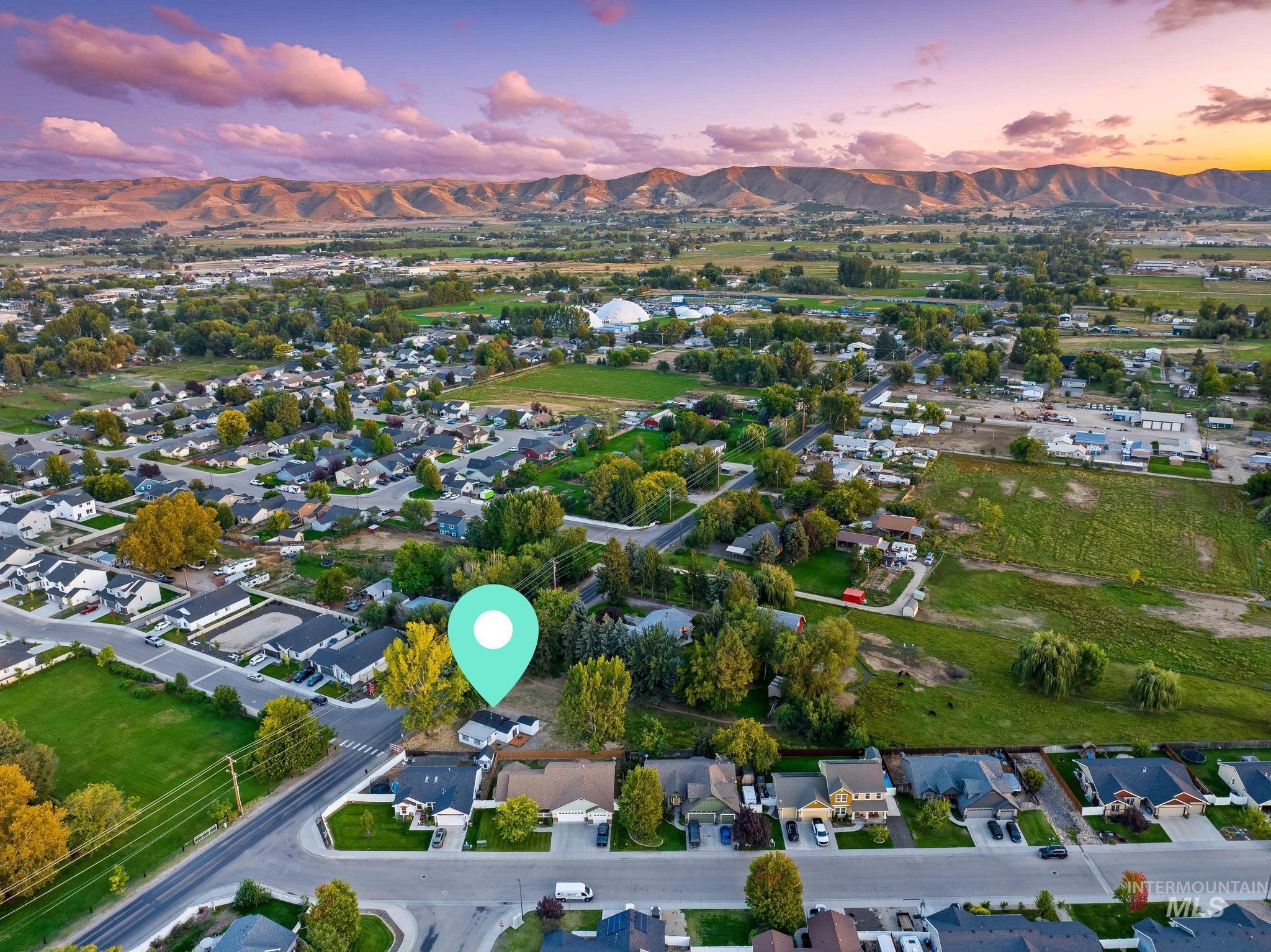 729 S Mill Rd, Emmett, Idaho 83617, 2 Bedrooms, 1 Bathroom, Residential For Sale, Price $285,000,MLS 98962889